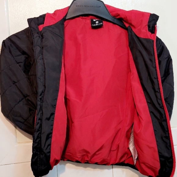 Nike jacket for boys size 3T color black outside/red inside and logo - Picture 3 of 4